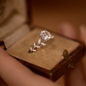 Anello Promise a Foglia in Argento Sterling 925 con Moissanite Taglio Rotondo da 1 Carato, Anello di Fidanzamento per Donna, Gioiello per Anniversario di Matrimonio - Product Image 3