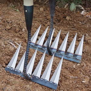 Outil agricole <span class=keywords><strong>manuel</strong></span>, râteau robuste pour éliminer les mauvaises herbes du jardin, désherbeur <span class=keywords><strong>manuel</strong></span> en métal, râteau tout en acier, <span class=keywords><strong>scarificateur</strong></span>, râteau à gazon, râteau à terre - Product Image 5