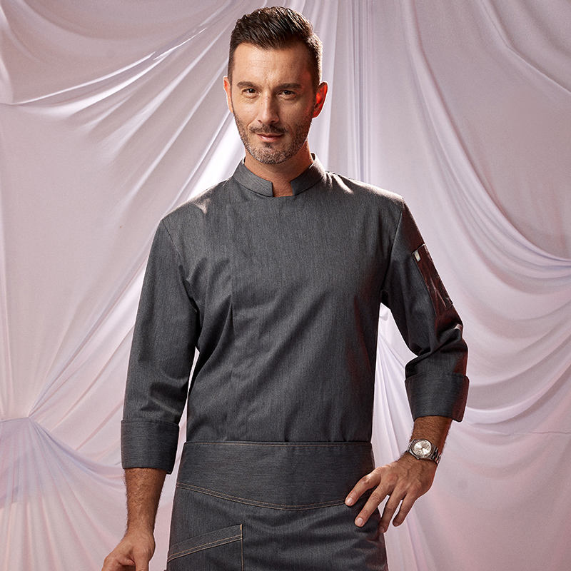 เสื้อสีเทามีแขนยาว