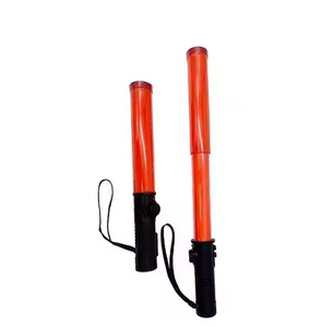 Bâton de signalisation rétractable rechargeable à LED avec bande lumineuse multifonction et lampe torche - Product Image 1