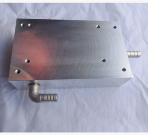 Profil aluminium radiator berpendingin air dengan saluran sirkulasi air untuk pembuangan panas pelat berpendingin air - Product Image 2