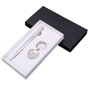 Negocios al por mayor personalizado llavero <span class=keywords><strong>de</strong></span> amor <span class=keywords><strong>de</strong></span> dama <span class=keywords><strong>de</strong></span> honor, regalo para las mujeres <span class=keywords><strong>de</strong></span> lujo - Product Image 1