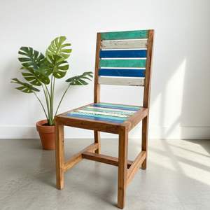 La chaise de salle à manger DC Jari Jari présente un design antique multicolore, idéale pour un mobilier de salle à manger élégant, intérieur et extérieur. - Product Image 2