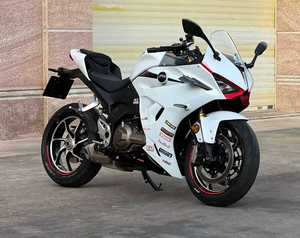 Moto de course QJMOTOR SRK600 à refroidissement liquide 600cc - Product Image 3