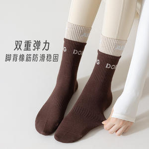 Chaussettes de sport mi-mollet personnalisables pour femmes, chaussettes de yoga et de Pilates à double revers pour l'automne et l'hiver, antibactériennes, en silicone, individuelles - Product Image 3
