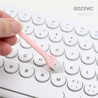 Mini grattoir-brosse rose 2-en-1 pour nettoyage en profondeur, avec petite pointe pour les coins du clavier, rasoir à tissu, gadget multifonctionnel pour la cuisine et la maison