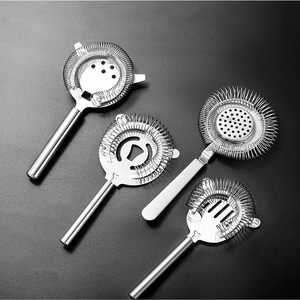 Colador Hawthorne Clásico Premium de Acero Inoxidable con 5 Orificios y Resorte para Cócteles, para Bares, Restaurantes, Barmanía y Uso Doméstico - Product Image 6