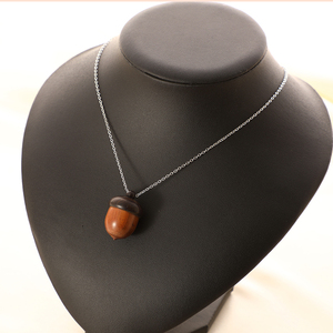 Chaîne en acier inoxydable en forme de pomme de pin boîte de rangement ouvrable souhaitant <span class=keywords><strong>bijoux</strong></span> personnalisés collier pendentif gland en bois naturel - Product Image 5