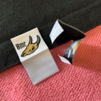 Logo de chèvre Couverture de livre Pli Damask Vêtements Hem Tag, logo privé de haute qualité à l'extérieur de l'étiquette de l'ourlet textile
