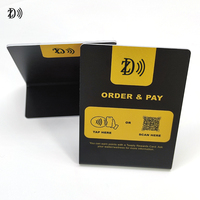 Vente en gros personnalisé PVC Table Numéro Carte Impression Qr Code Scannable NFC Présentoir Médias Sociaux Menu Stand