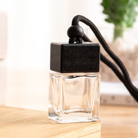 Bouteille de parfum de voiture transparente suspendue de 10ml diffuseur d'huile essentielle bouteille en verre bouteille de désodorisant de voiture avec couvercle en bois noir