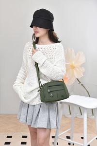 Nouveau sac bandoulière simple et léger pour femme en nylon, fermeture éclair, sangle unique, doublure en polyester résistante à l'eau - Product Image 4