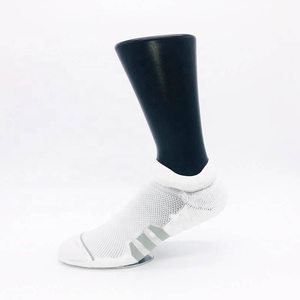 Chaussettes de sport à logo personnalisé de haute qualité, chaussettes de course à <span class=keywords><strong>compression</strong></span> à coupe basse en nylon et polyester - Product Image 4