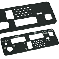 Panneau IO en tôle d'aluminium sur mesure, découpe laser CNC, finition noir mat, interface arrière pour instrument, fabriqué selon les spécifications du dessin