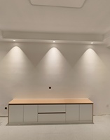 Meuble TV moderne sur mesure avec éclairage d'ambiance LED et grand espace de rangement