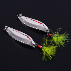 Leurre spinner pour la pêche en eau douce, appât artificiel pour le bar, avec points rouges et plumes, cuillère métallique à longue portée - Product Image 2