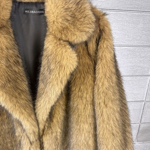 Cappotto Invernale da Donna in Pelliccia Sintetica con Collo Esteso - Product Image 4