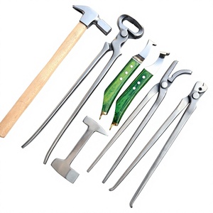 Kit Profesional de Herramientas para Herrar Caballos: Alicates Curvos para Pezuñas, Cuchillo para Pezuñas, Alicates Antideslizantes para Sujeción de Pezuñas, Martillo - Product Image 1