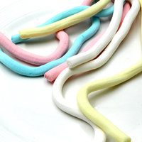 Fruit smaak vegan zachte gepofte marshmallow noedelvormige touw-vormige suikerspin gemengde kleuren groothandel