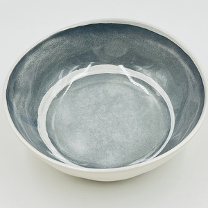 Bol <span class=keywords><strong>de</strong></span> service artisanal en mélamine gris ombré pour les repas quotidiens, 600 ml/21 oz avec bord blanc irrégulier - Product Image 3