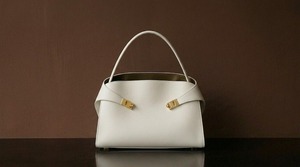 Sac de soirée en cuir de luxe pour femmes avec fermeture métallique élégante et fonctionnalité pour mariage/fête, disponible à prix abordable - Product Image 5