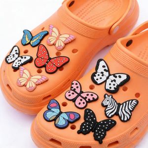 Großhandel PVC Schmetterling Schuh-Charms Modische Tier-Schuh-Pins für Clogs Sandalen Dekorationen - Product Image 1