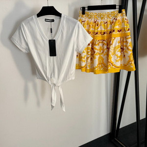 Nouveau <span class=keywords><strong>t</strong></span>-<span class=keywords><strong>shirt</strong></span> court à col en V pour <span class=keywords><strong>femme</strong></span> avec taille nouée et ensemble de jupe imprimée à motif <span class=keywords><strong>vintage</strong></span> à manches courtes - Product Image 2