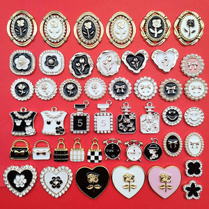Charmes en résine miniatures GY GYXM-1183 2025, fleurs plates, artisanat de parfum, ornements, colle crème, décorations, accessoires, bijoux, téléphone - Product Image 1
