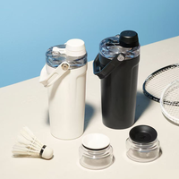 Vente en gros de gobelets à protéines de 20 oz avec poignée, bouteille à secouer isolée pour le stockage, shaker de fitness pour la salle de sport, gobelet à mélanger avec compartiment