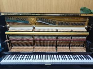 Piano Vertical Acústico de Lujo Yamaha U3C en Oferta, Usado, con Estilo Mecánico - Product Image 2