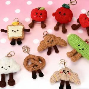 Llavero Portátil de Ganchillo Hecho a Mano con Diseño de Anime, Mini Colgante de Plástico Tejido para Bolsos con Forma de Croissant, Tostada, Vegetal y Nube - Product Image 5