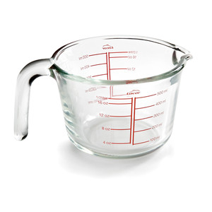 Caraffa dosatrice in vetro Lacor da 500 ml con manico per uso in cucina - Product Image 1