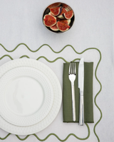 Set de table en coton brodé moderne personnalisé avec bord festonné coloré pour la décoration de table lors de dîners et mariages