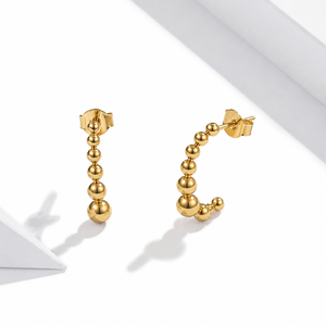 Boucles d'oreilles clous à perles dégradées en acier inoxydable plaqué or 14K sous vide - Product Image 1
