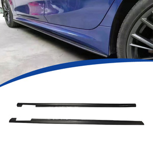 สเกิร์ตข้างสำหรับ BMW ซีรีส์ 3 G20 ปี 2019-2025 สีดำเงา ลายคาร์บอน ผลิตจากพลาสติก ABS - Product Image 1