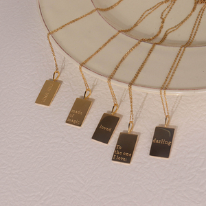 كريس أبريل في الأسهم مجوهرات عصرية PVD الذهب مطلي 316L الفولاذ الصلب عامية المشتركة قائلا مربع بطاقة قلادة قلادة - Product Image 5