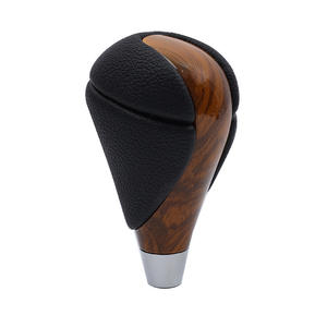 Pommeau de levier de vitesse automatique Lexus en cuir et grain de bois, design ergonomique pour améliorer l'intérieur de la voiture - Product Image 5