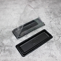 Vente en gros Boîte de boulangerie jetable en plastique transparent Petite boîte d'emballage pour gâteau Contenants à dessert Boîte à gâteau triangulaire