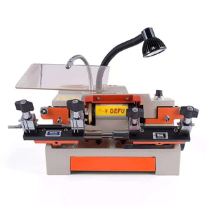Essentiel pour les serruriers professionnels : Machine à clés à double tête DF 100E1 avec découpe ultra-précise - Product Image 3