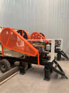 Mini tragbare <span class=keywords><strong>mobile</strong></span> Backen brecher anlage 220V Konstruktion <span class=keywords><strong>Mobile</strong></span> Crushing Hohl <span class=keywords><strong>block</strong></span> maschine Gebraucht zustand Motor kern - Product Image 4