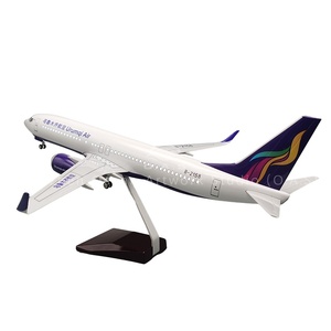 Maquette d'avion à l'échelle 1:85 Modèle réduit d'avion avec lumière 737-800 Urumqi Airlines 47cm Modèle réduit d'avion Boeing - Product Image 1