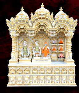 แท่นบูชาไม้สีขาวขนาดใหญ่ ISKCON สำหรับบ้านและห้องสวดมนต์ ออกแบบโดยนักออกแบบชาวอเมริกัน วัดไม้สักขนาดใหญ่สำหรับสหรัฐอเมริกา - Product Image 2