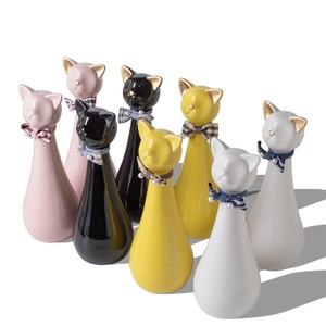 Urna para Animais de Estimação em Cerâmica Brilhante em Formato de Gato com Laço Xadrez, Recipiente Memorial Selado e à Prova de Umidade para Cinzas de Gatinhos - Product Image 2