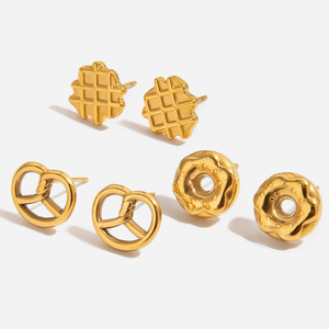 Modernos y Elegantes Pendientes de Oro de 18K con Baño PVD, Hipoalergénicos, Resistentes al Deslustre, en Forma de Donut, Ideales para Regalo - Product Image 2
