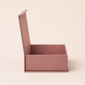 Boîte cadeau rigide magnétique avec logo personnalisé, mousse éponge, laminage mat, emballage en carton recyclable de luxe pour vêtements - Product Image 1