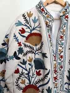 À la main Suzani broderie femmes Slim-Fit court veste d'hiver manteau nouveau tissu polaire d'exportation avec remplissage en coton - Product Image 2