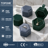 Boîte à bijoux en velours carrée luxueuse avec logo personnalisé, boîte cadeau portable pour la présentation et l'emballage de bijoux en détail