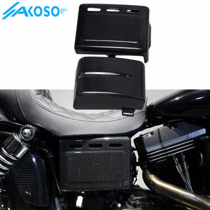 Copri Batteria Laterali AKOSO per Moto in Fibra di Carbonio 3K a Secco per <span class=keywords><strong>Harley</strong></span> <span class=keywords><strong>Davidson</strong></span> 2006-2017 Street Fat Bob Low Rider Super Glide - Product Image 3
