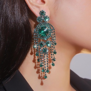 Boucles d'oreilles clous géométriques en cristal et strass, style européen et américain, pour femme, tendance, papillon exagéré, pour anniversaire et robe de soirée - Product Image 5