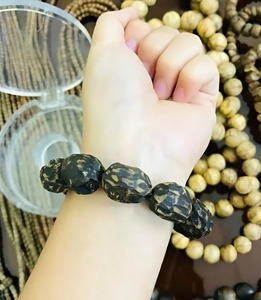 Pulsera Oud de Vietnam, pulsera de madera de agar hecha a mano con cuentas de 12-15mm de madera de resina de aceite profundo - Product Image 5